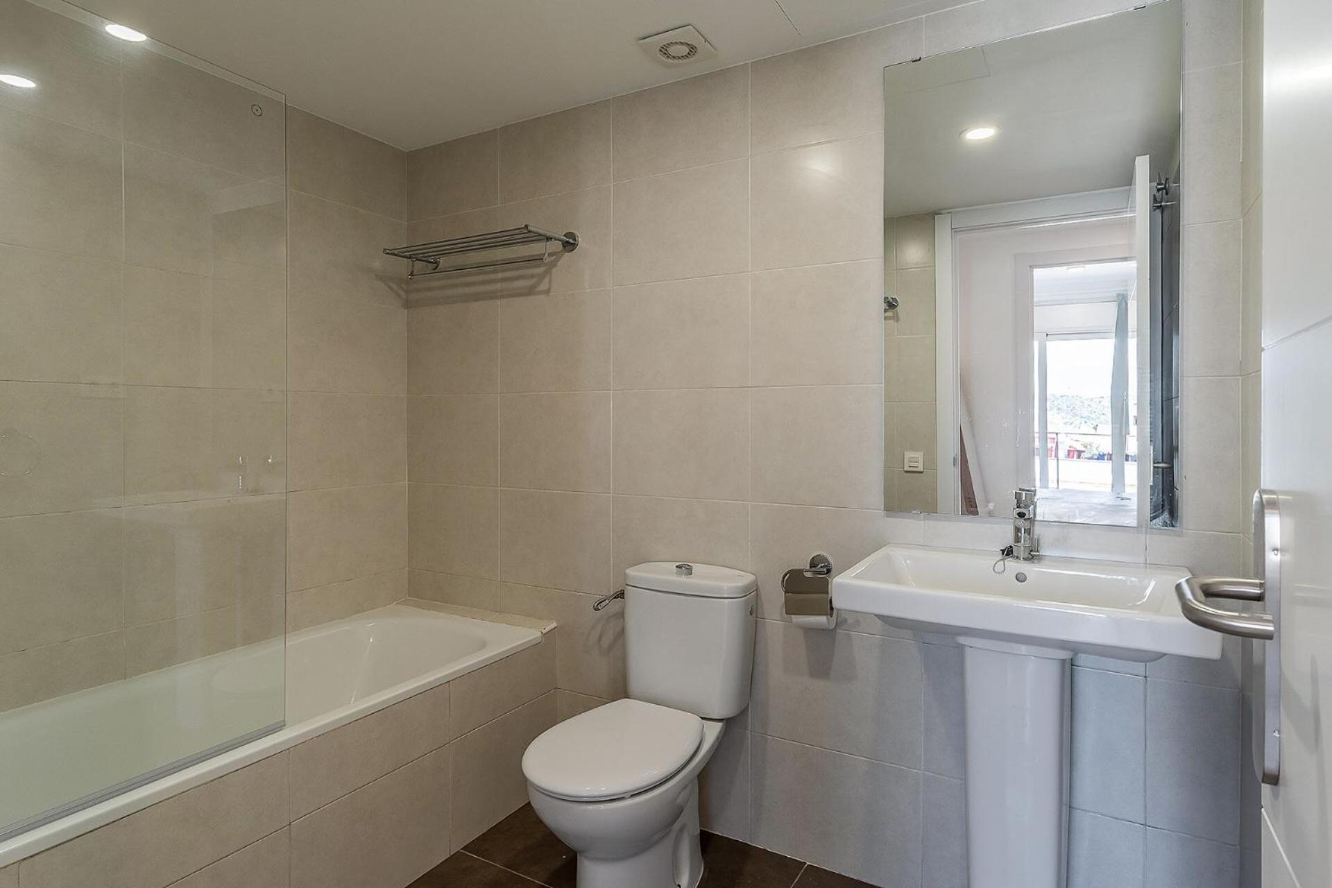 4238 - Ab Duplex Santa Coloma Iii